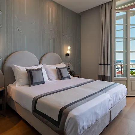 Grand Torre Fara Hotell