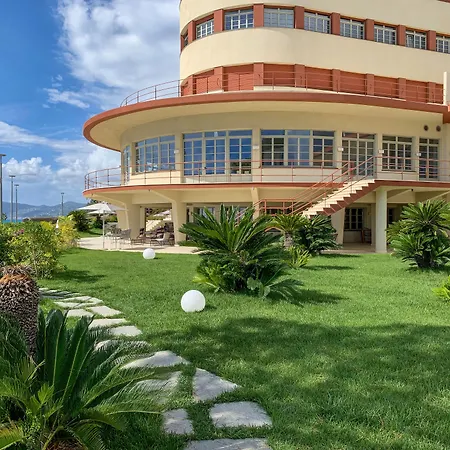 Szálloda Grand Torre Fara 4*